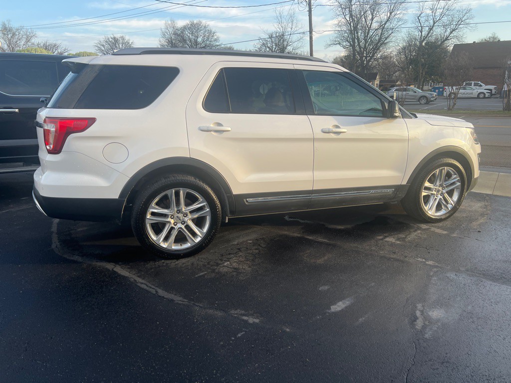 2017 Ford Explorer Image 8