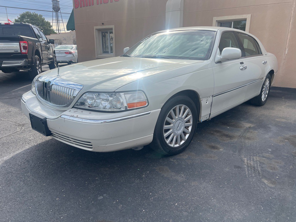 2005 Lincoln Town Car Image 3