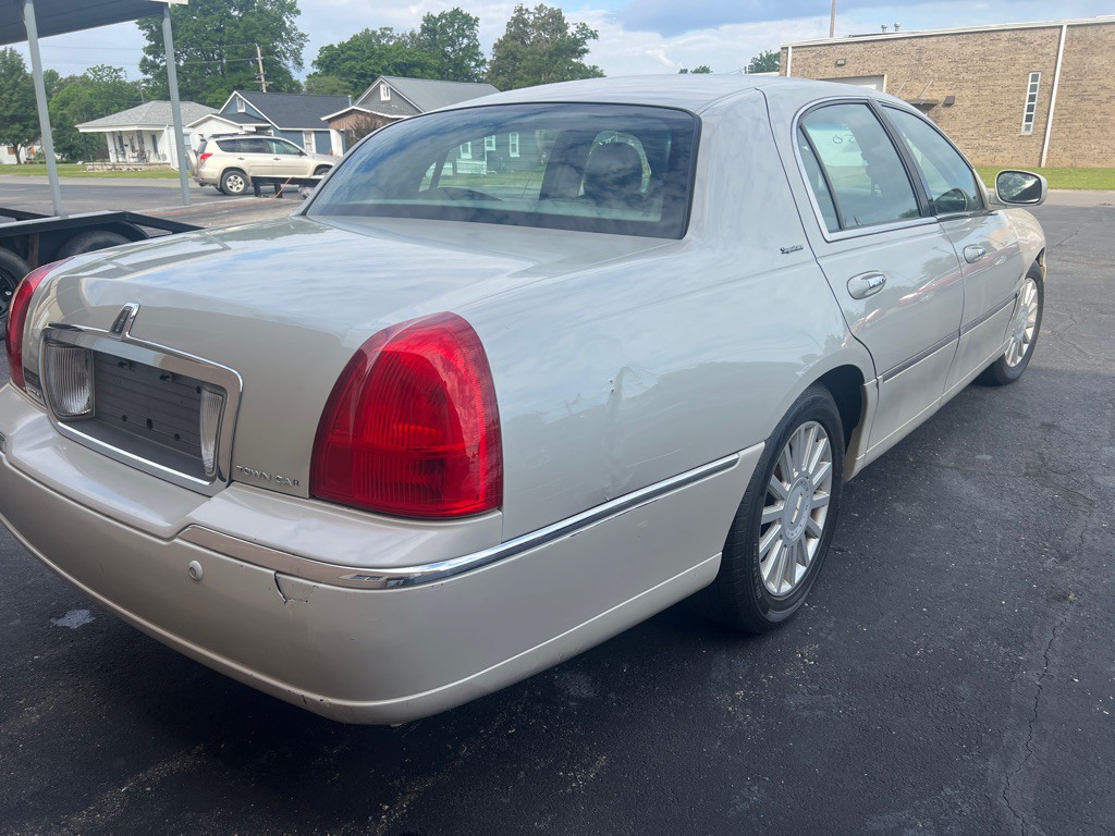 2005 Lincoln Town Car Image 5