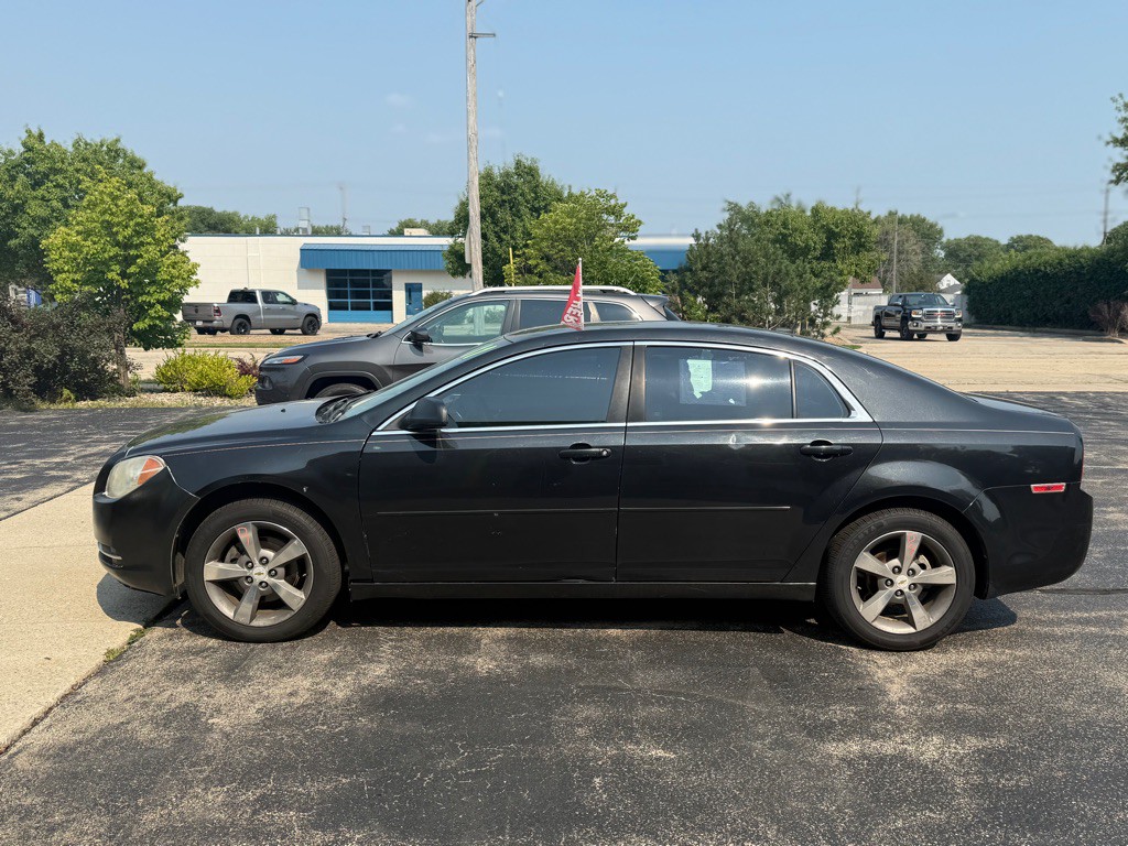 2011 Chevrolet Malibu Image 3