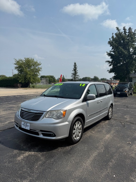 2012 Chrysler Town & Country Image 2