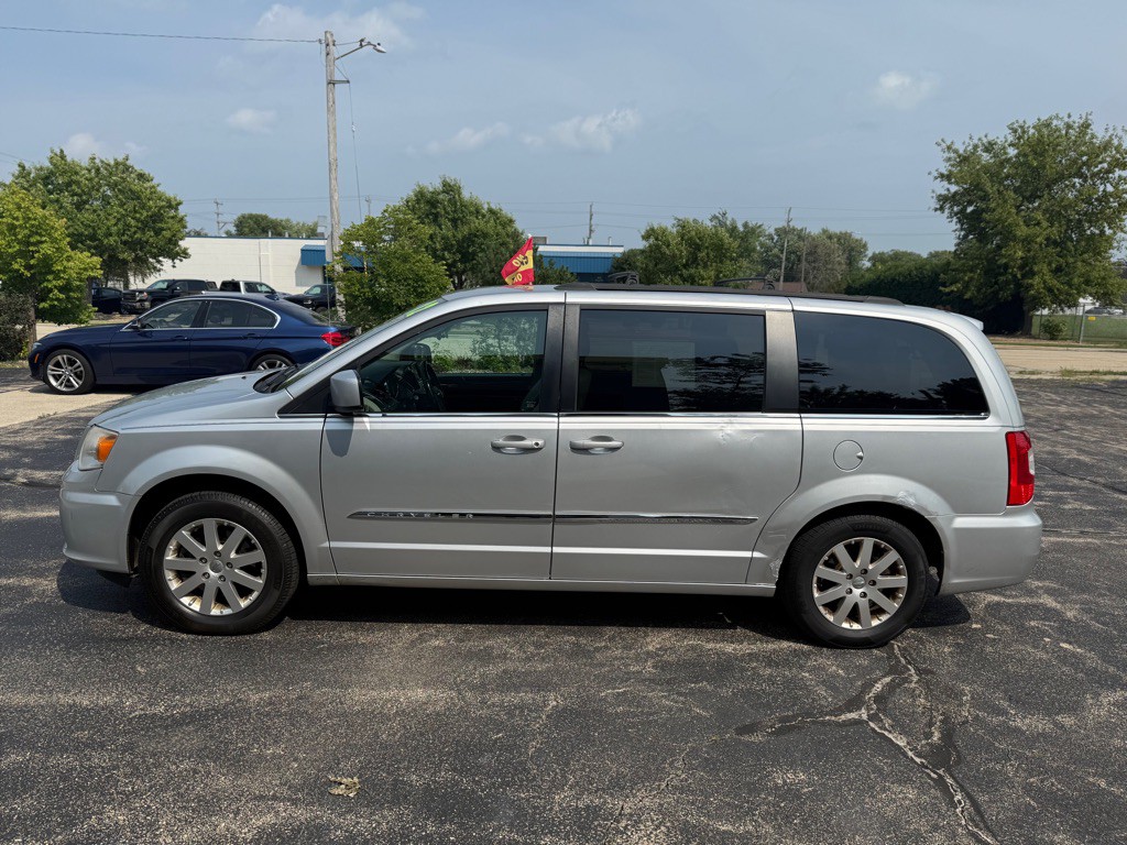 2012 Chrysler Town & Country Image 3