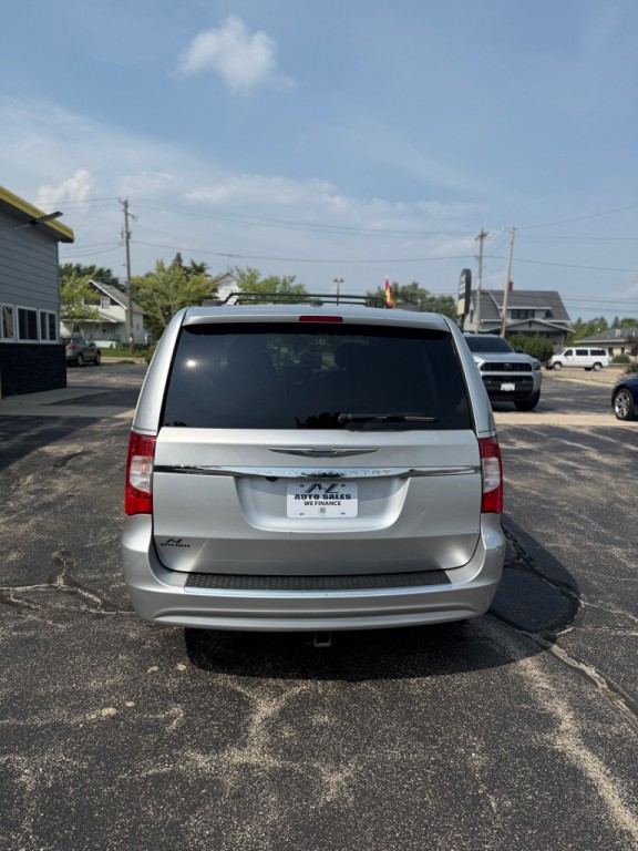 2012 Chrysler Town & Country Image 5
