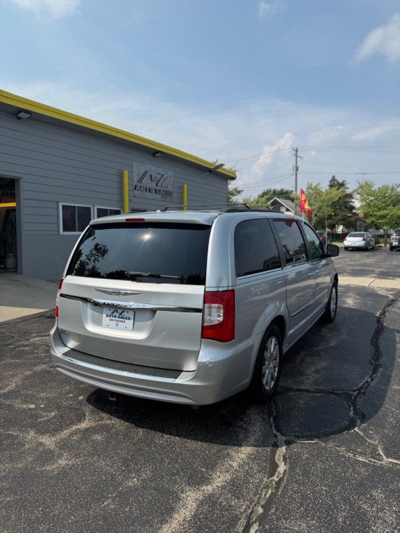 2012 Chrysler Town & Country Image 6