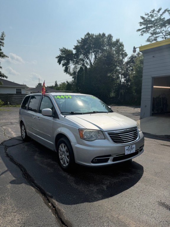 2012 Chrysler Town & Country Image 8