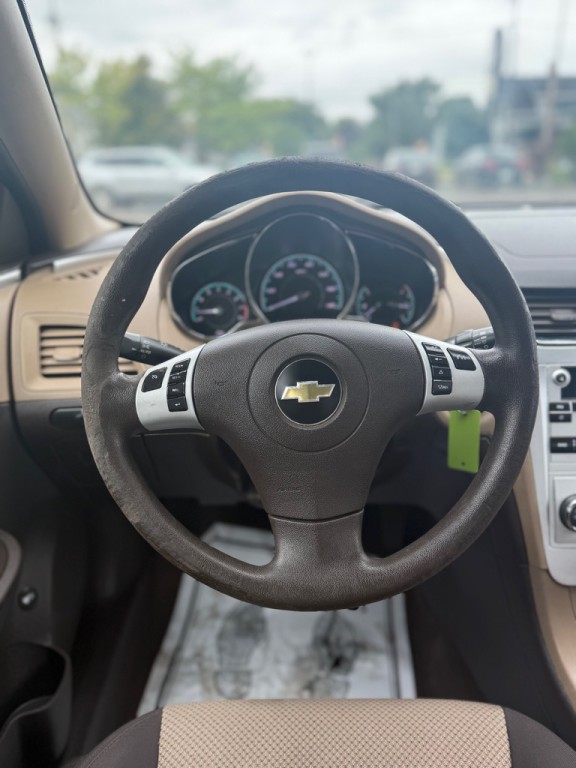 2012 Chevrolet Malibu Image 11