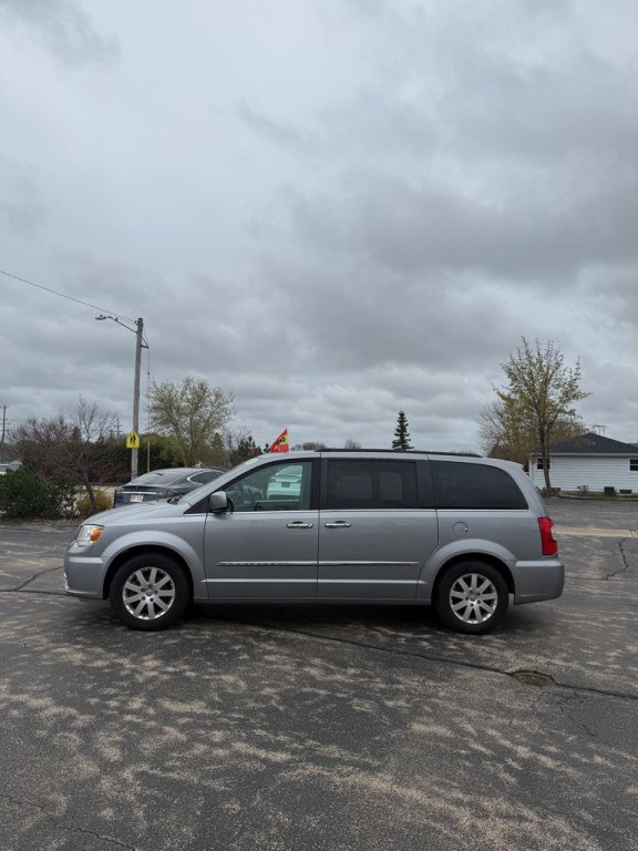2015 Chrysler Town & Country Image 3