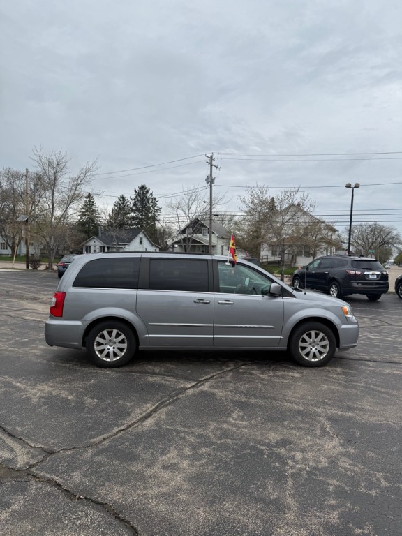 2015 Chrysler Town & Country Image 7