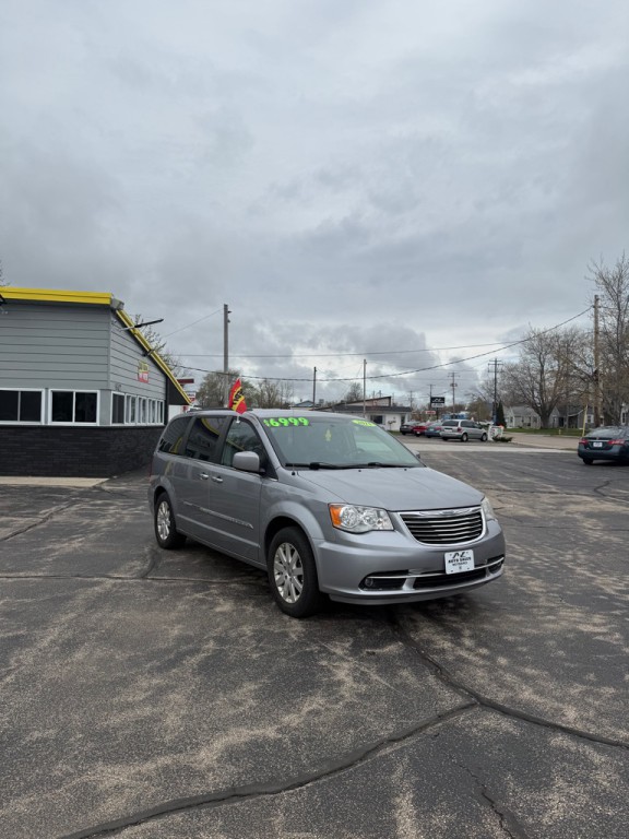 2015 Chrysler Town & Country Image 8