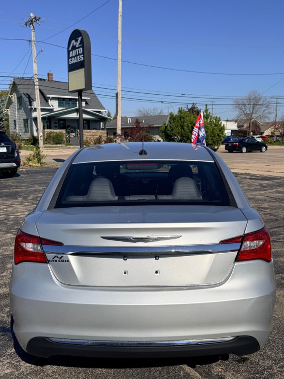 2012 Chrysler 200 Image 7
