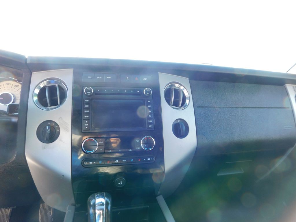 2011 Ford Expedition Image 8