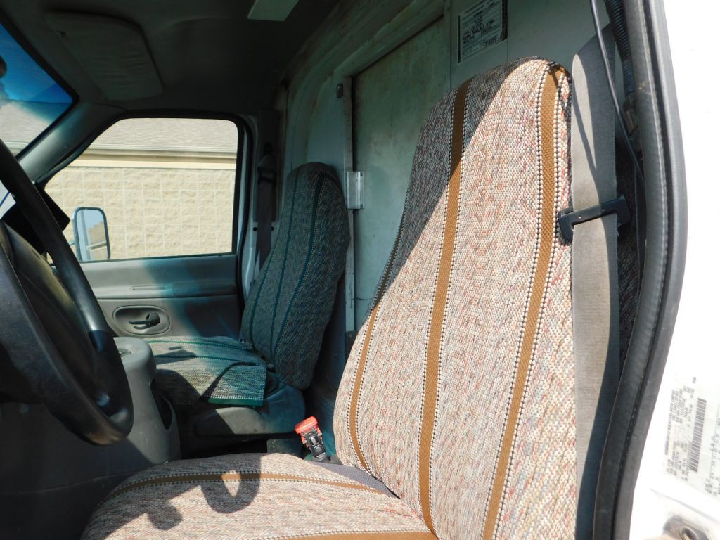 2000 Ford Econoline Image 5