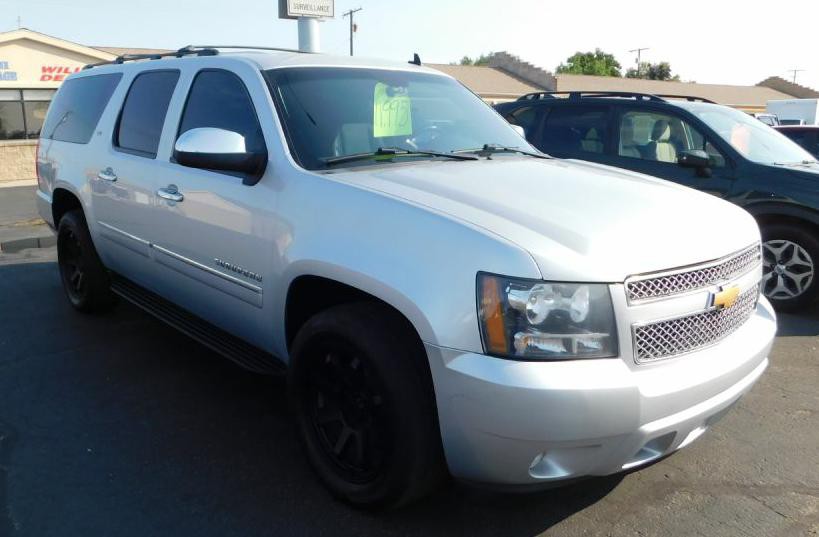 2014 Chevrolet Suburban Image 3