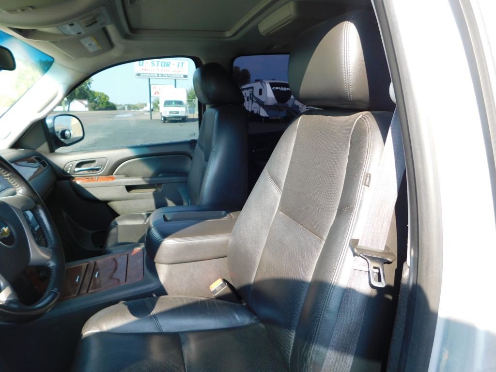 2014 Chevrolet Suburban Image 6