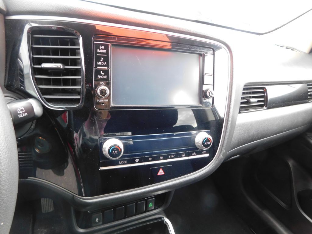 2020 Mitsubishi Outlander Image 8