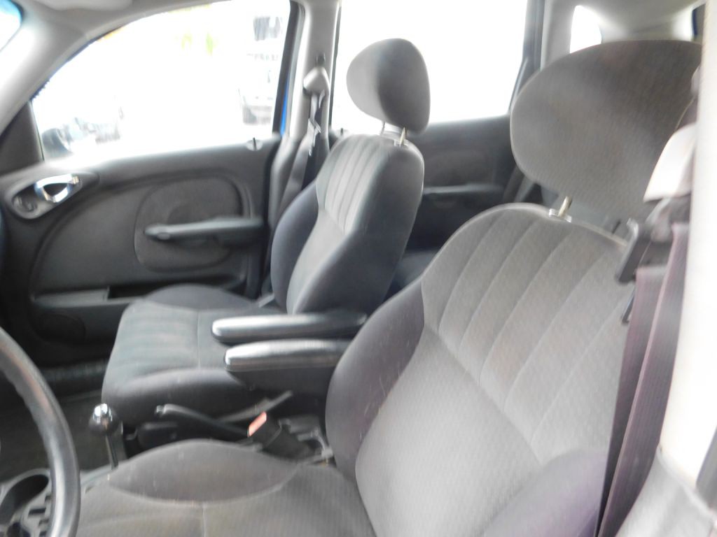 2005 Chrysler PT Cruiser Image 6