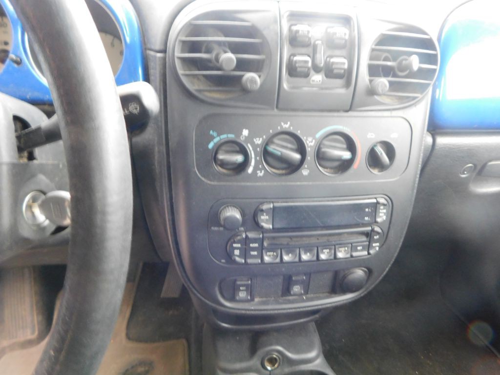2005 Chrysler PT Cruiser Image 8
