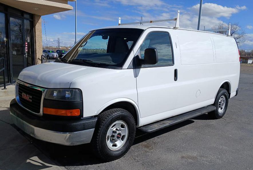 2015 GMC Savana Image 1
