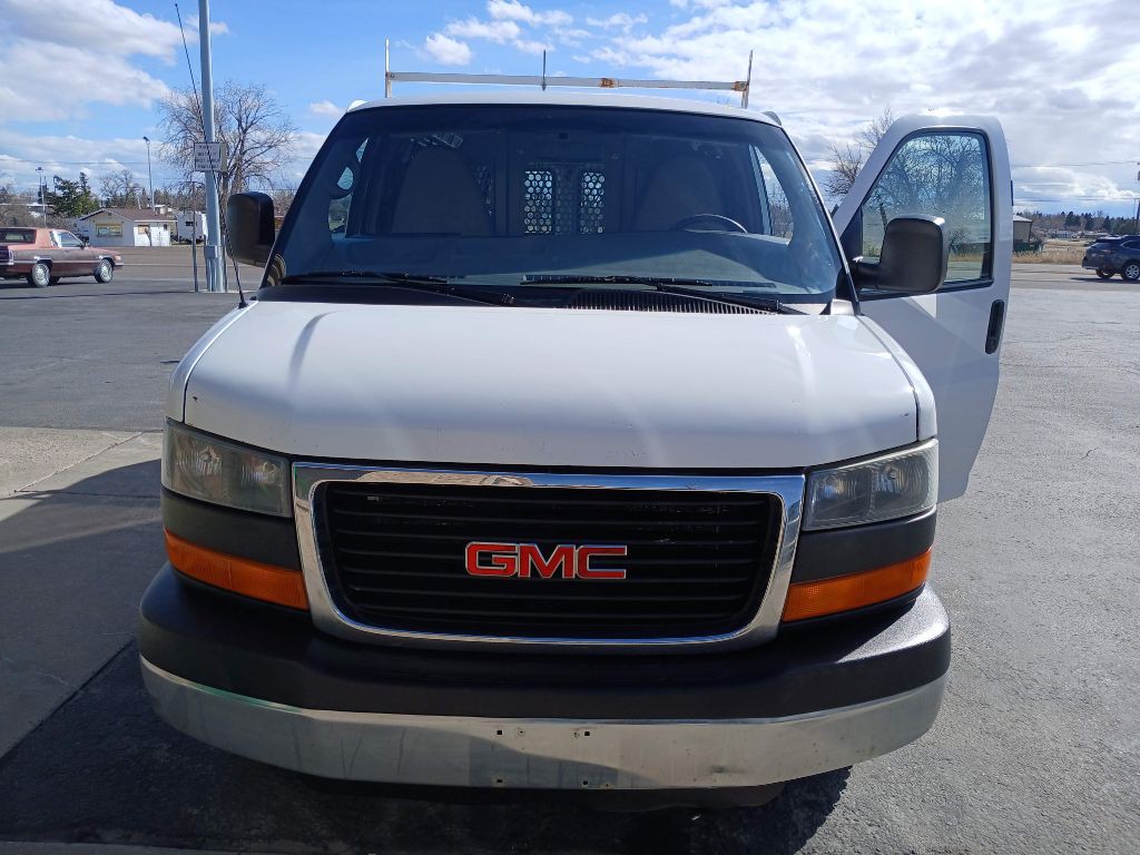 2015 GMC Savana Image 2