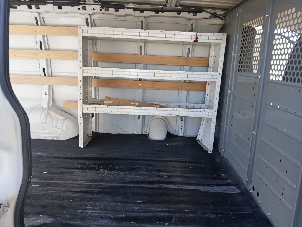 2015 GMC Savana Image 6