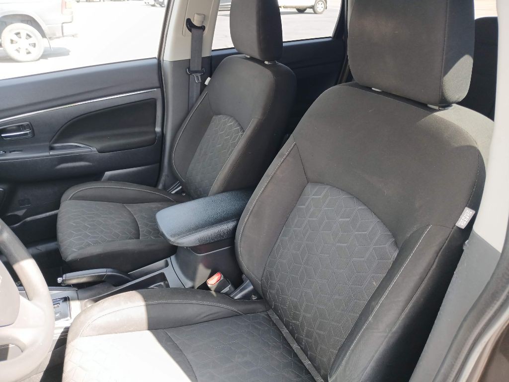2020 Mitsubishi Outlander Image 6