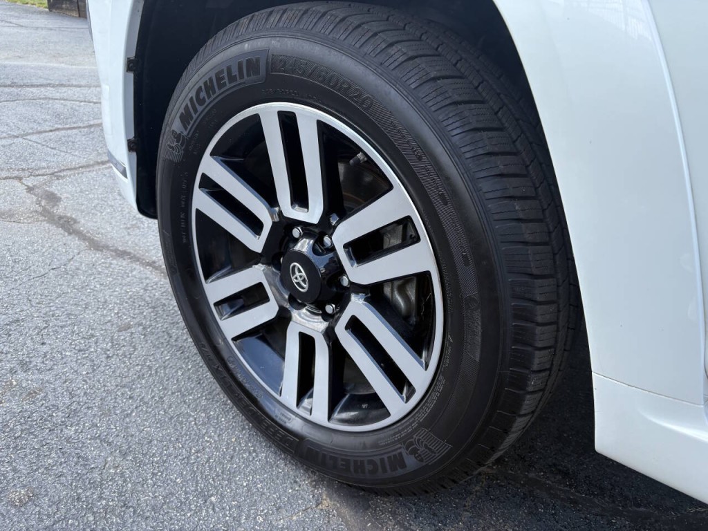 2016 Toyota 4Runner Image 8