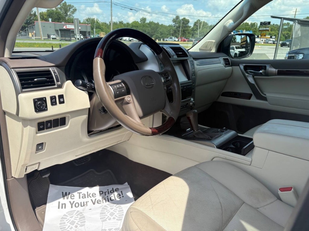 2017 Lexus GX 460 Image 12