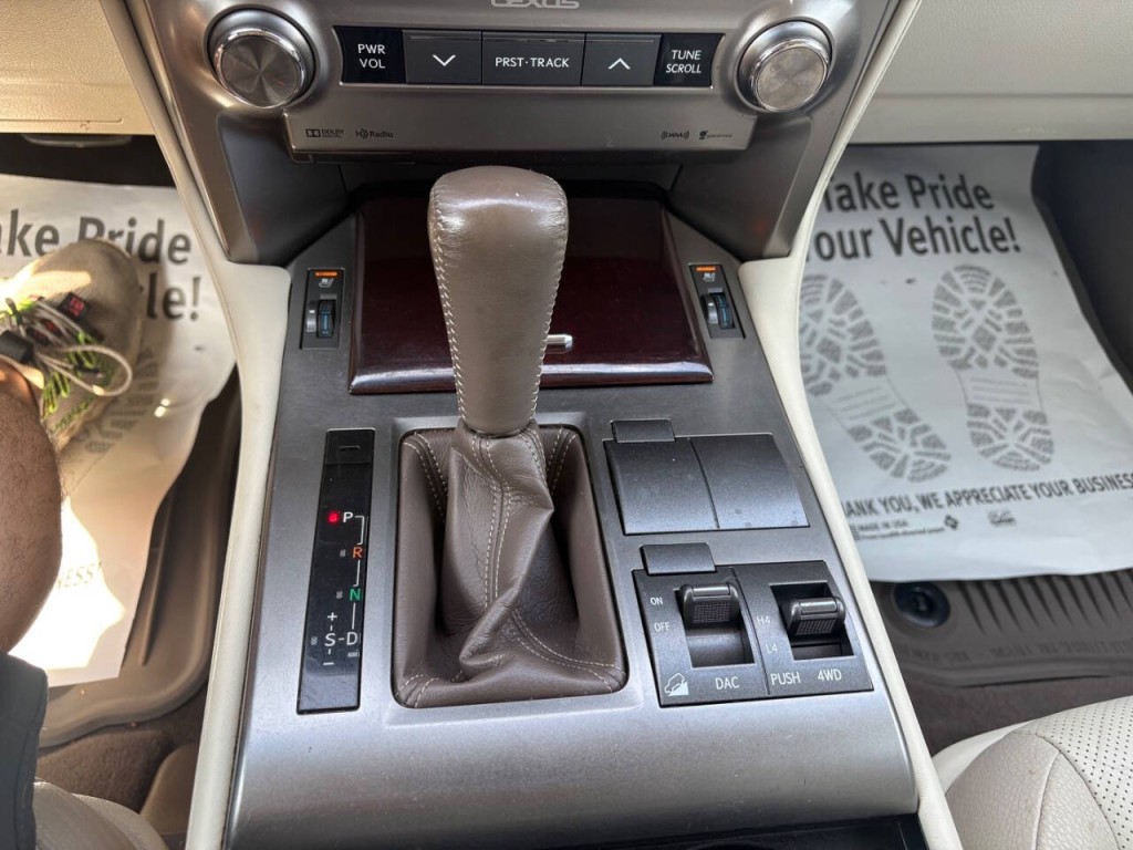 2017 Lexus GX 460 Image 24