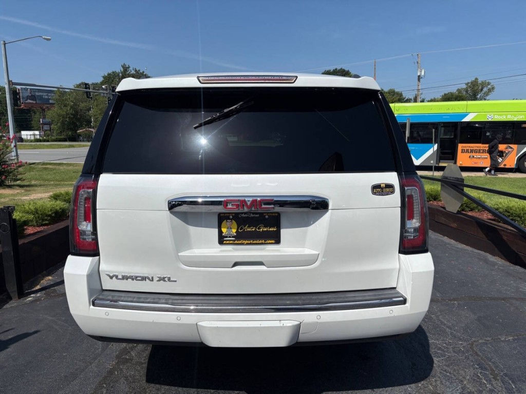 2017 GMC Yukon Image 6