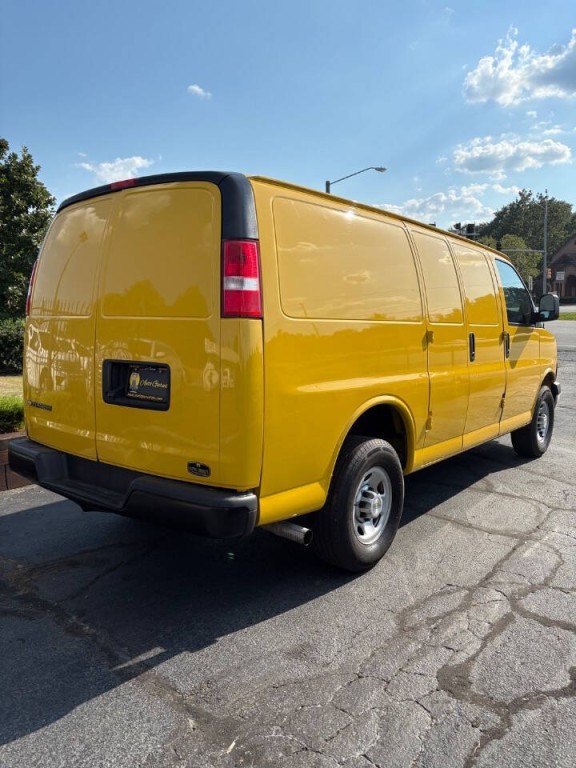 2021 Chevrolet Express Image 5