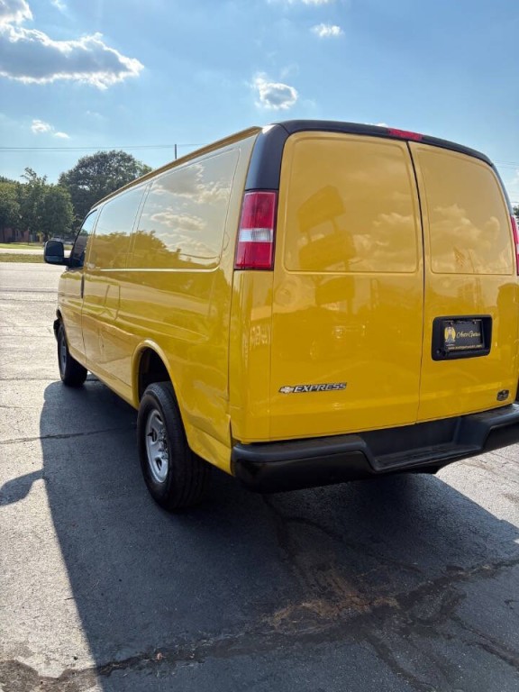 2021 Chevrolet Express Image 7