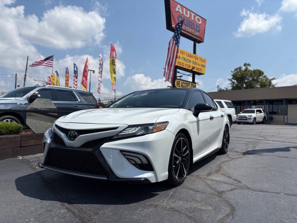 2019 Toyota Camry Image 2