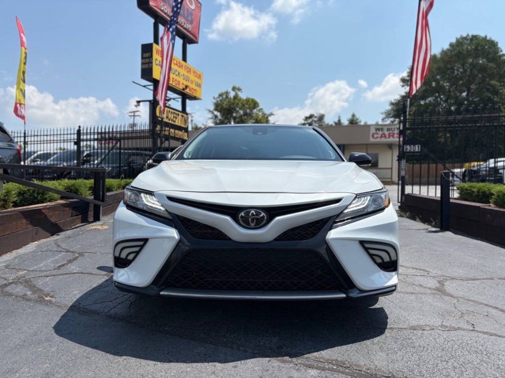 2019 Toyota Camry Image 3