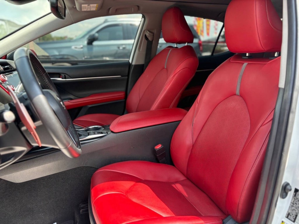 2019 Toyota Camry Image 10