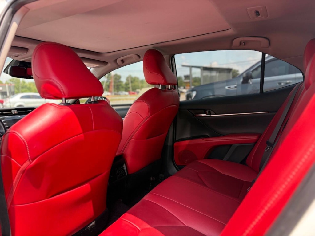 2019 Toyota Camry Image 11