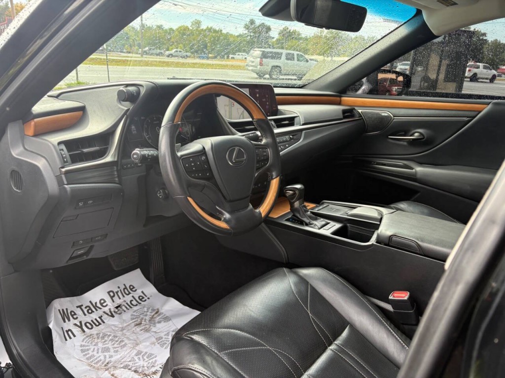 2019 Lexus ES 350 Image 9