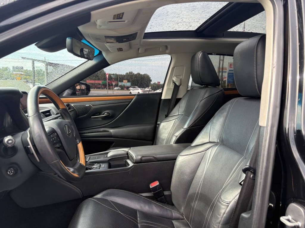 2019 Lexus ES 350 Image 10