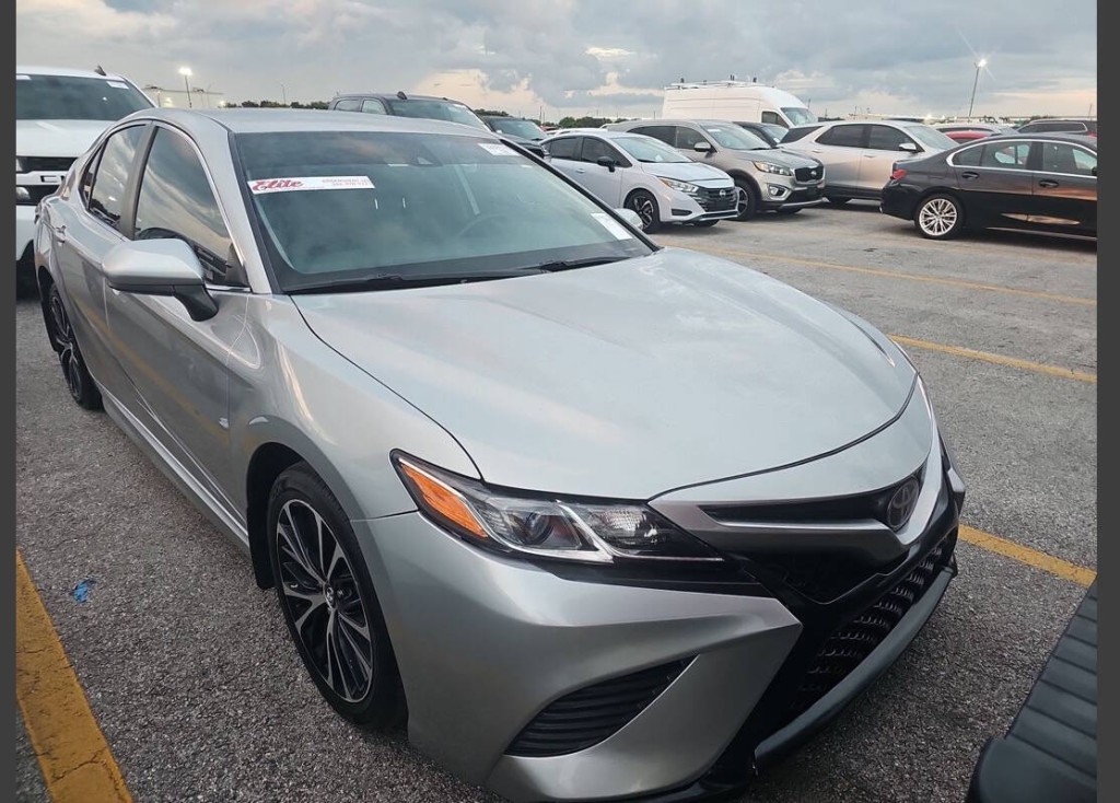 2020 Toyota Camry Image 3