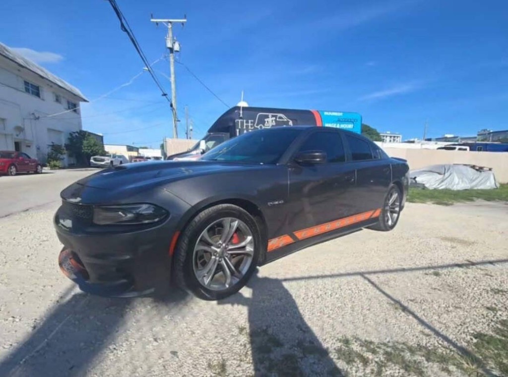 2021 Dodge Charger Image 2