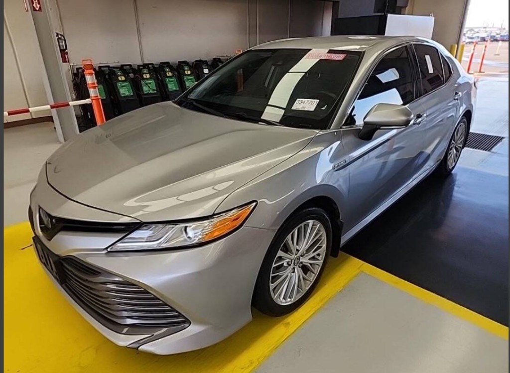2020 Toyota Camry Image 2
