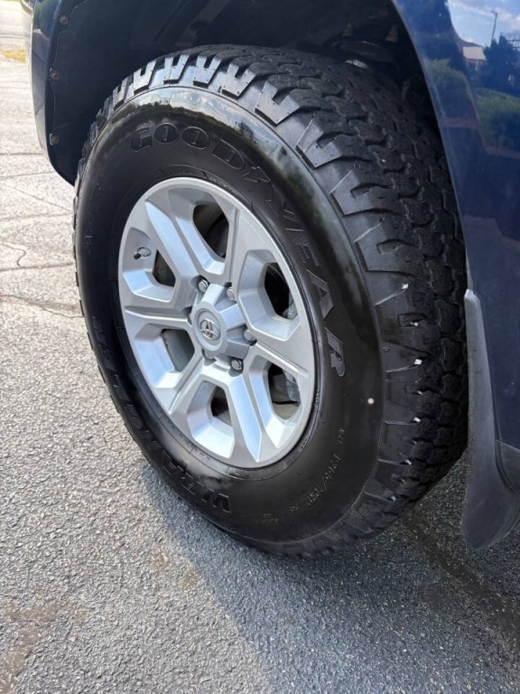 2016 Toyota 4Runner Image 10