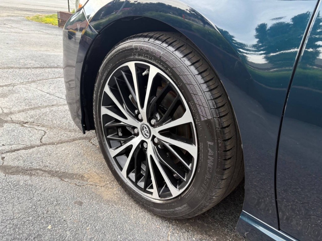 2019 Toyota Camry Image 7