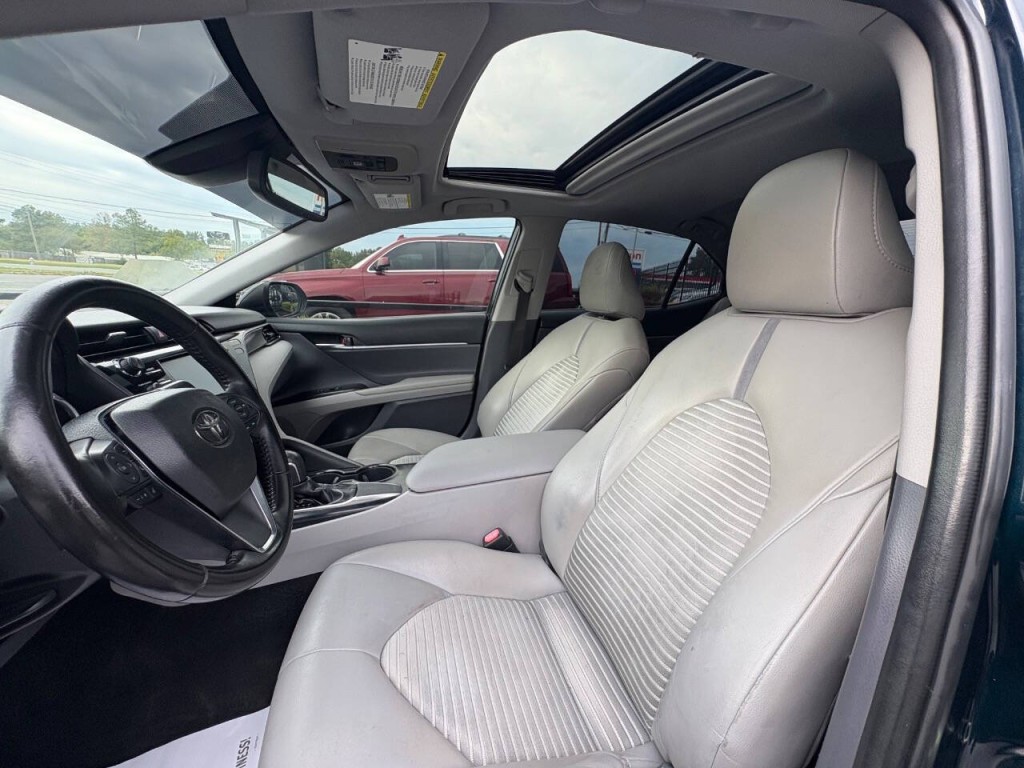 2019 Toyota Camry Image 8