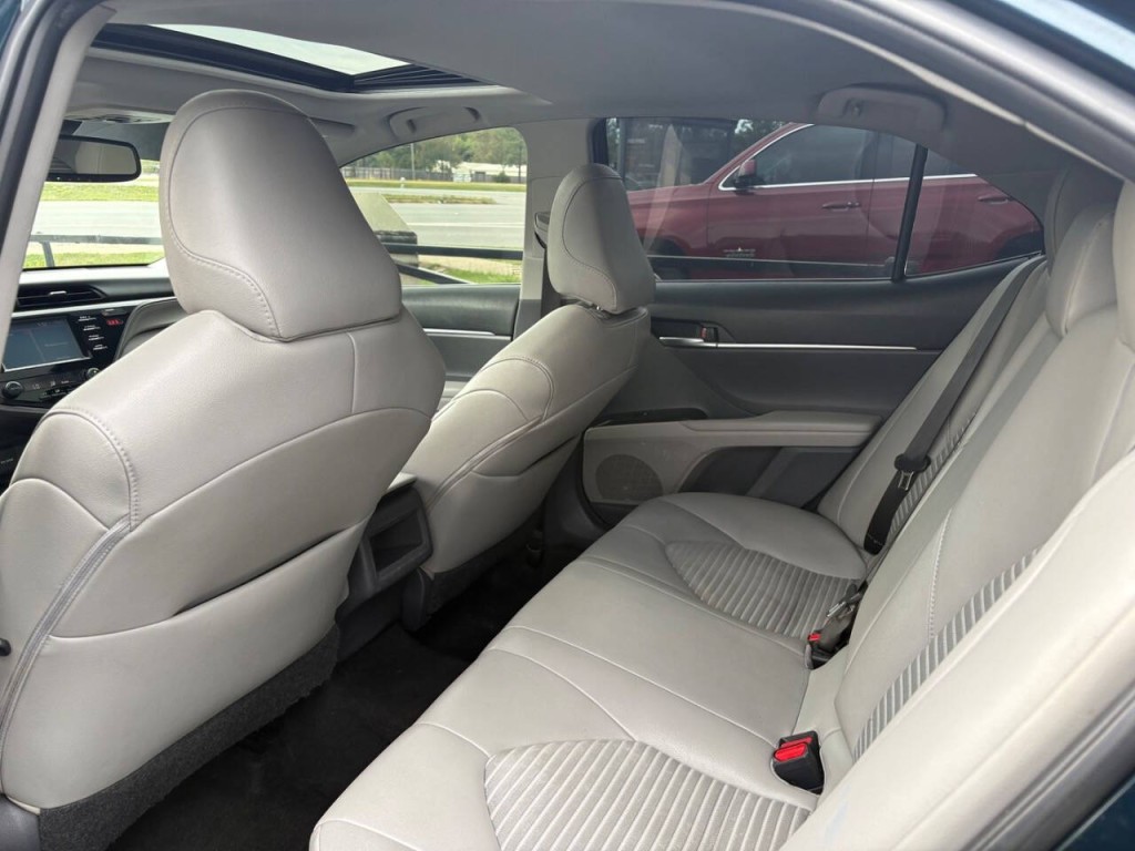 2019 Toyota Camry Image 10