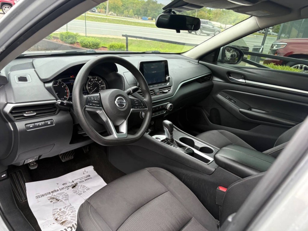2022 Nissan Altima Image 7