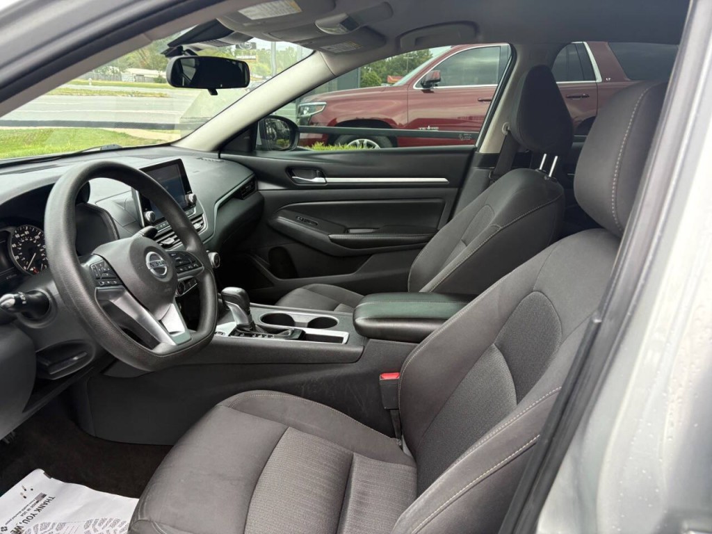 2022 Nissan Altima Image 8