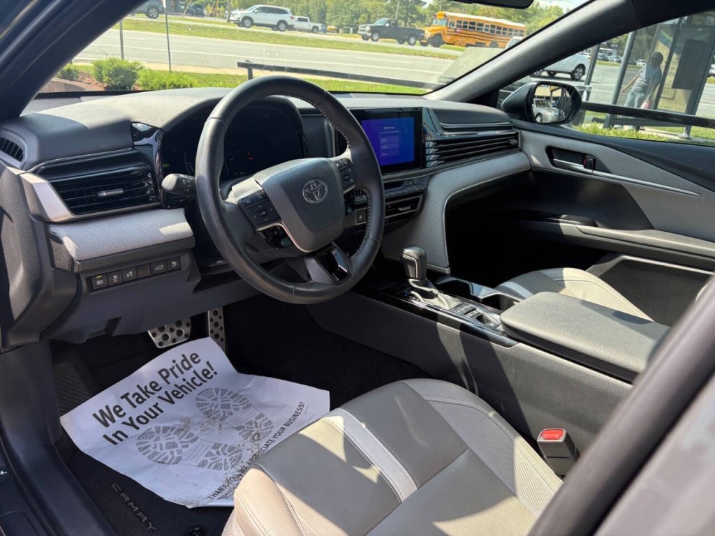 2025 Toyota Camry Image 9