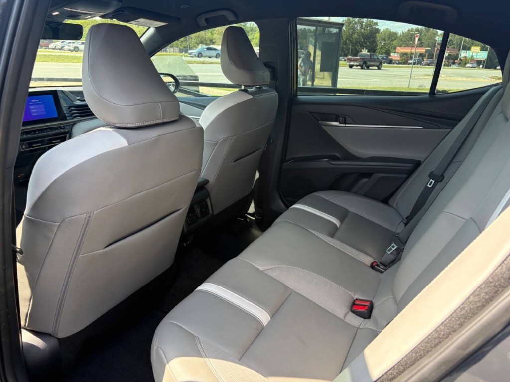 2025 Toyota Camry Image 11