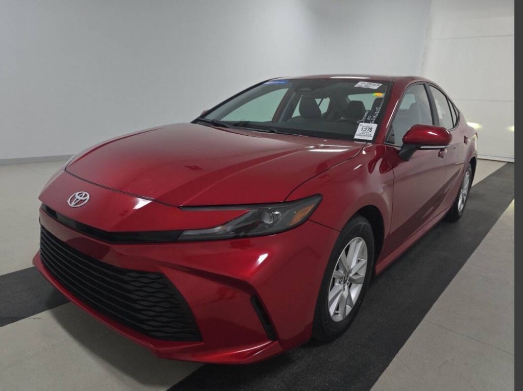 2025 Toyota Camry Image 2