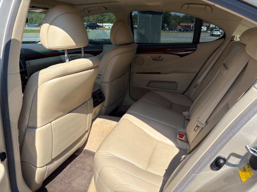 2012 Lexus LS 460 Image 11